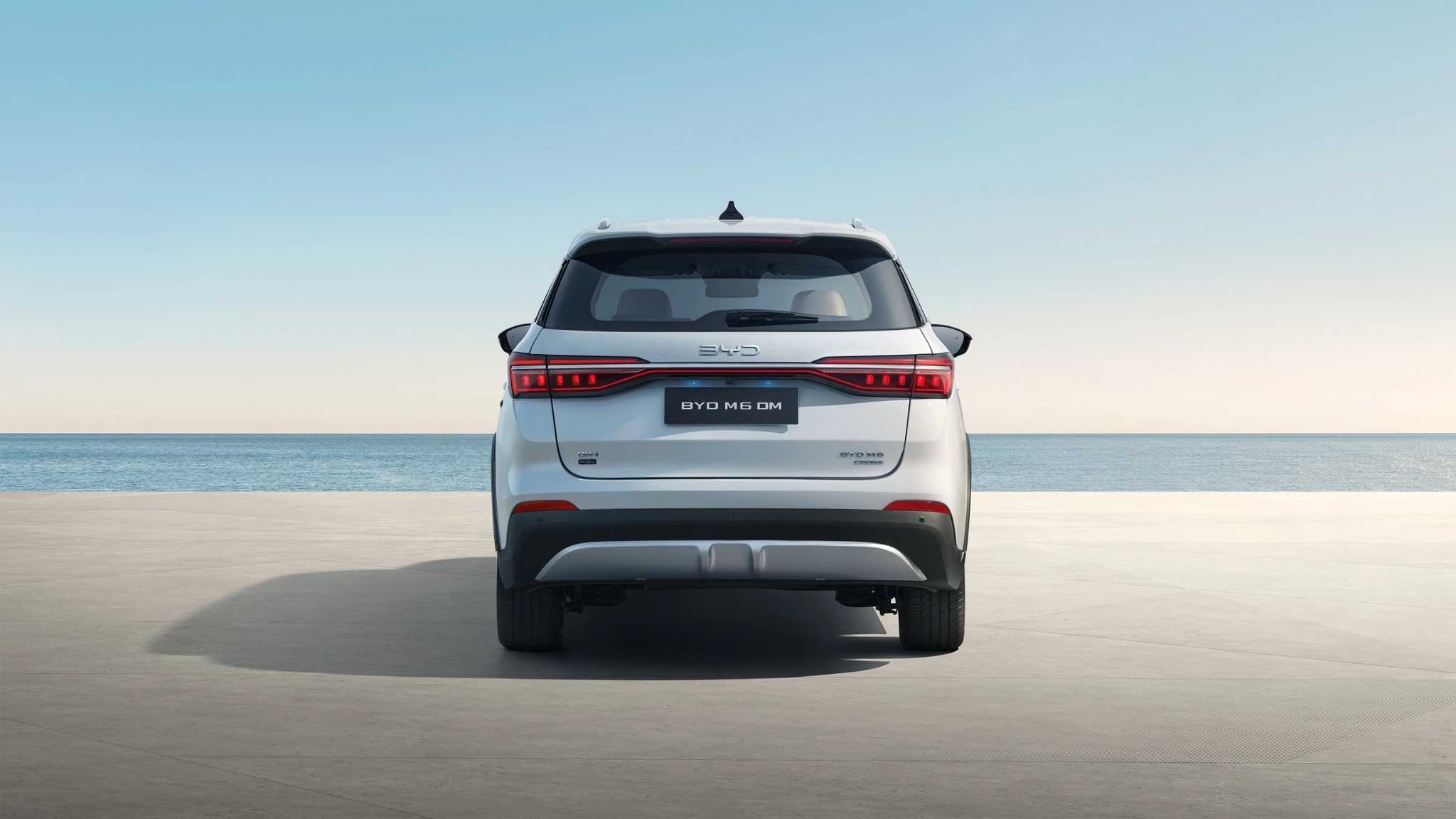 BYD M6 DM-i Back View